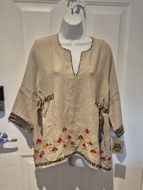 Ivy‎ Jane Linen Embroidered Blouse.  NWT. Size S
